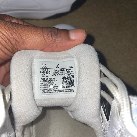 Shoes - Picture 6 of 7